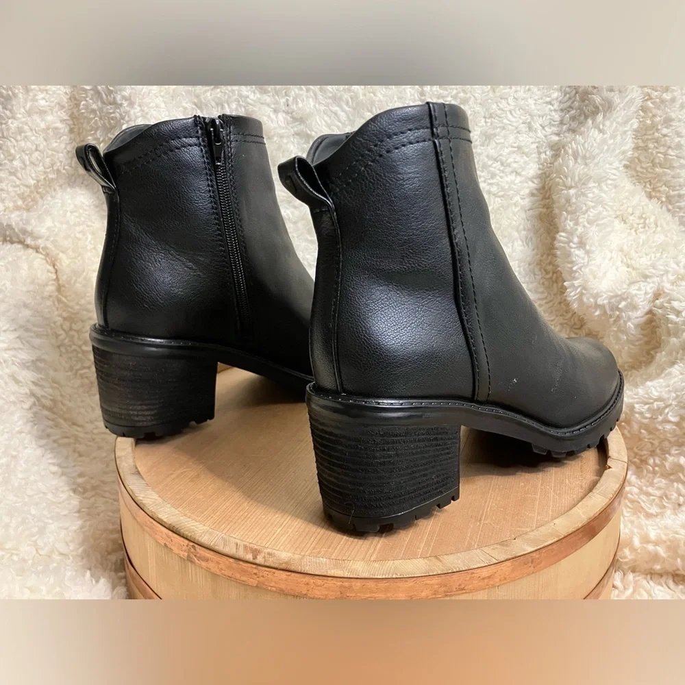 EUC Zodiac‎ Boots Womens Black Graysen Ankle Booties Block Heel Side Zip Sz 9.5